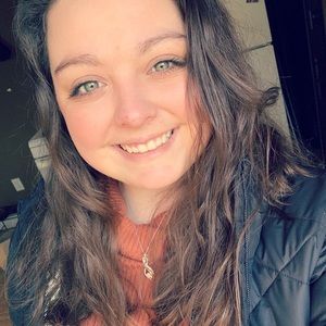 Meet your Posher, Alexis